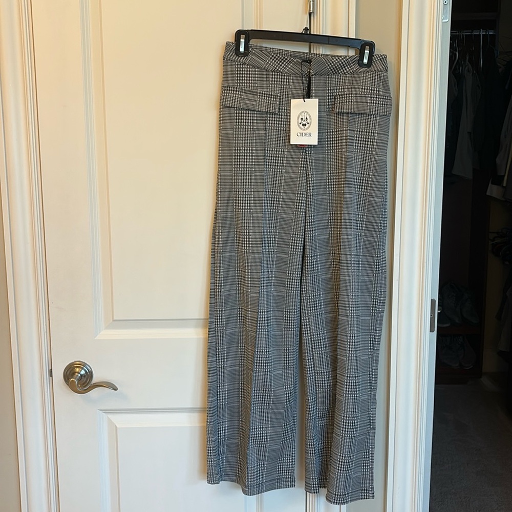 Cider black and white pants